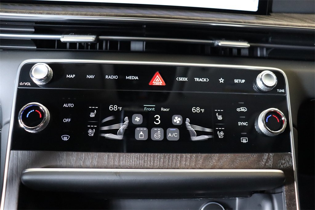 Certified 2025 Genesis GV80 2.5T Prestige AWD/4WD image 21