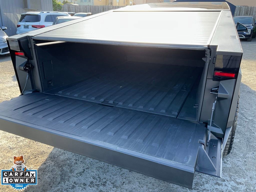 Used 2024 Tesla Cybertruck AWD Crew Cab image 8