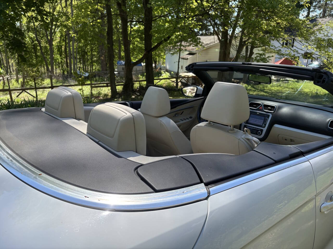 Used 2012 Volkswagen Eos Komfort FWD image 2
