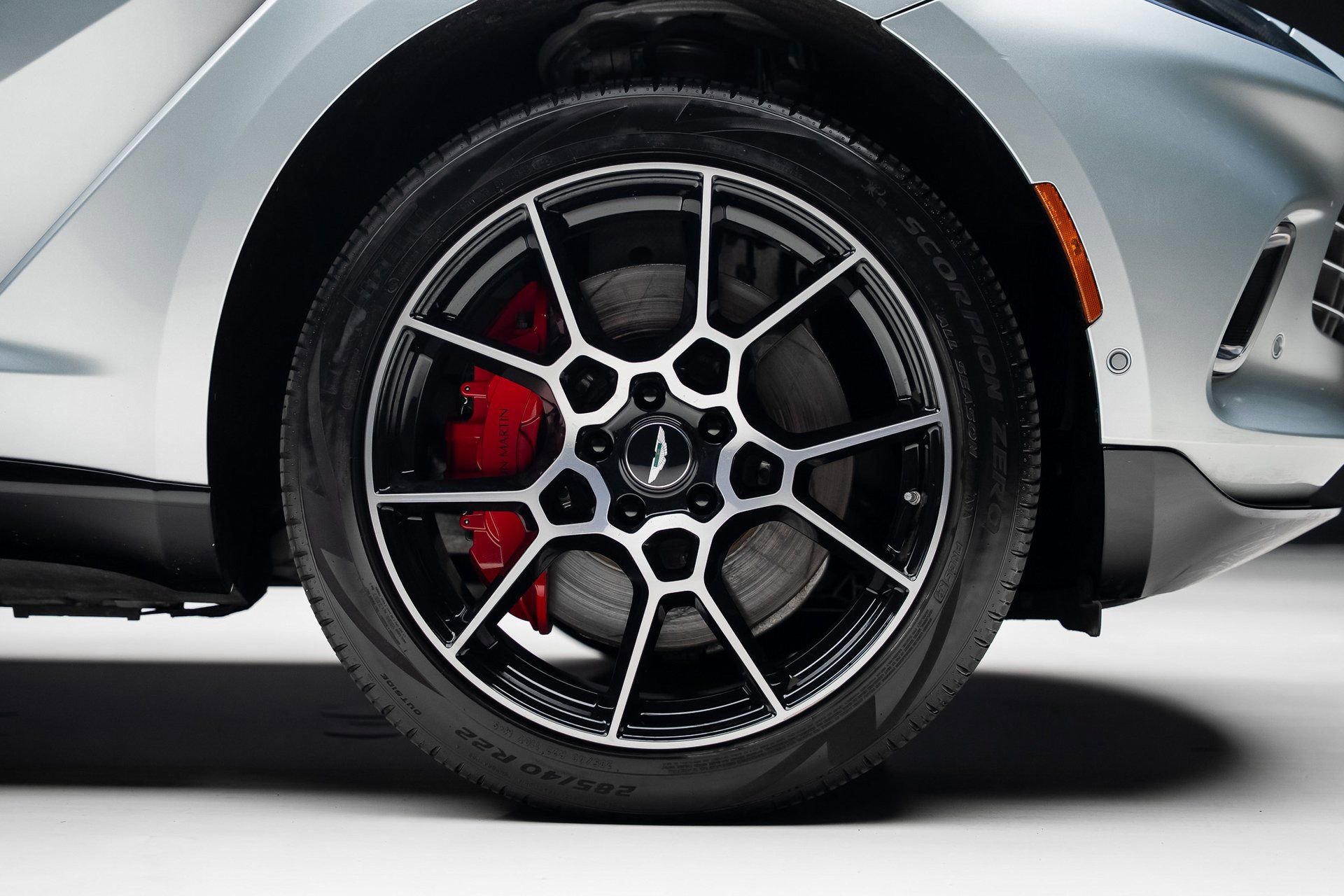 Used 2022 Aston Martin DBX image 38