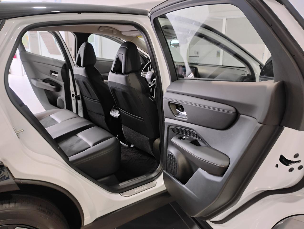 Used 2024 Nissan Ariya AWD image 60