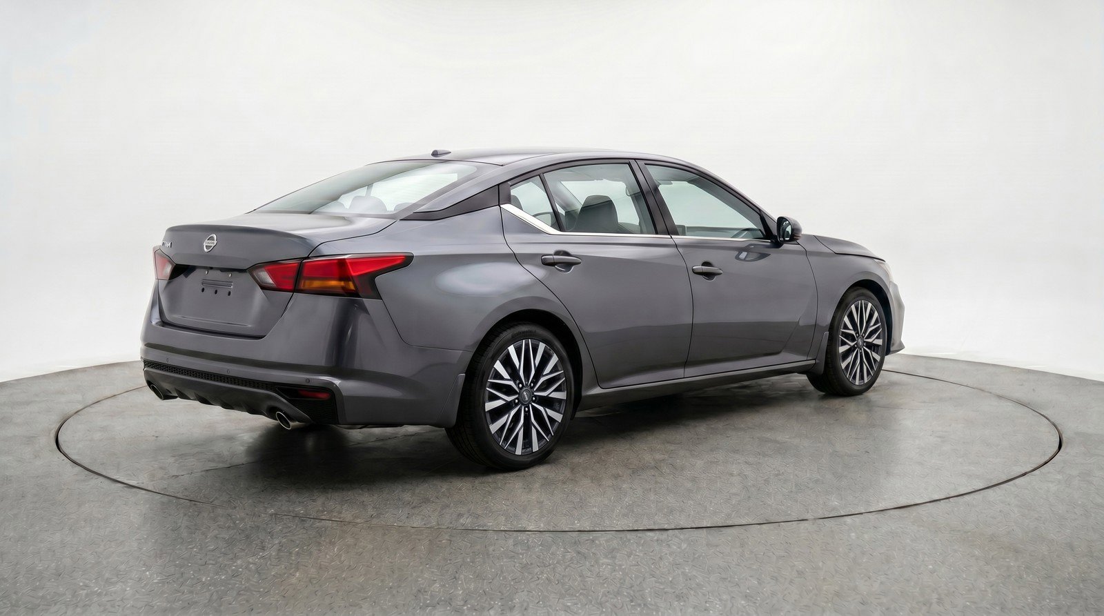 Used 2025 Nissan Altima 2.5 SV FWD image 9