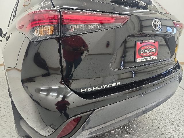Certified 2025 Toyota Highlander Limited AWD/4WD image 22