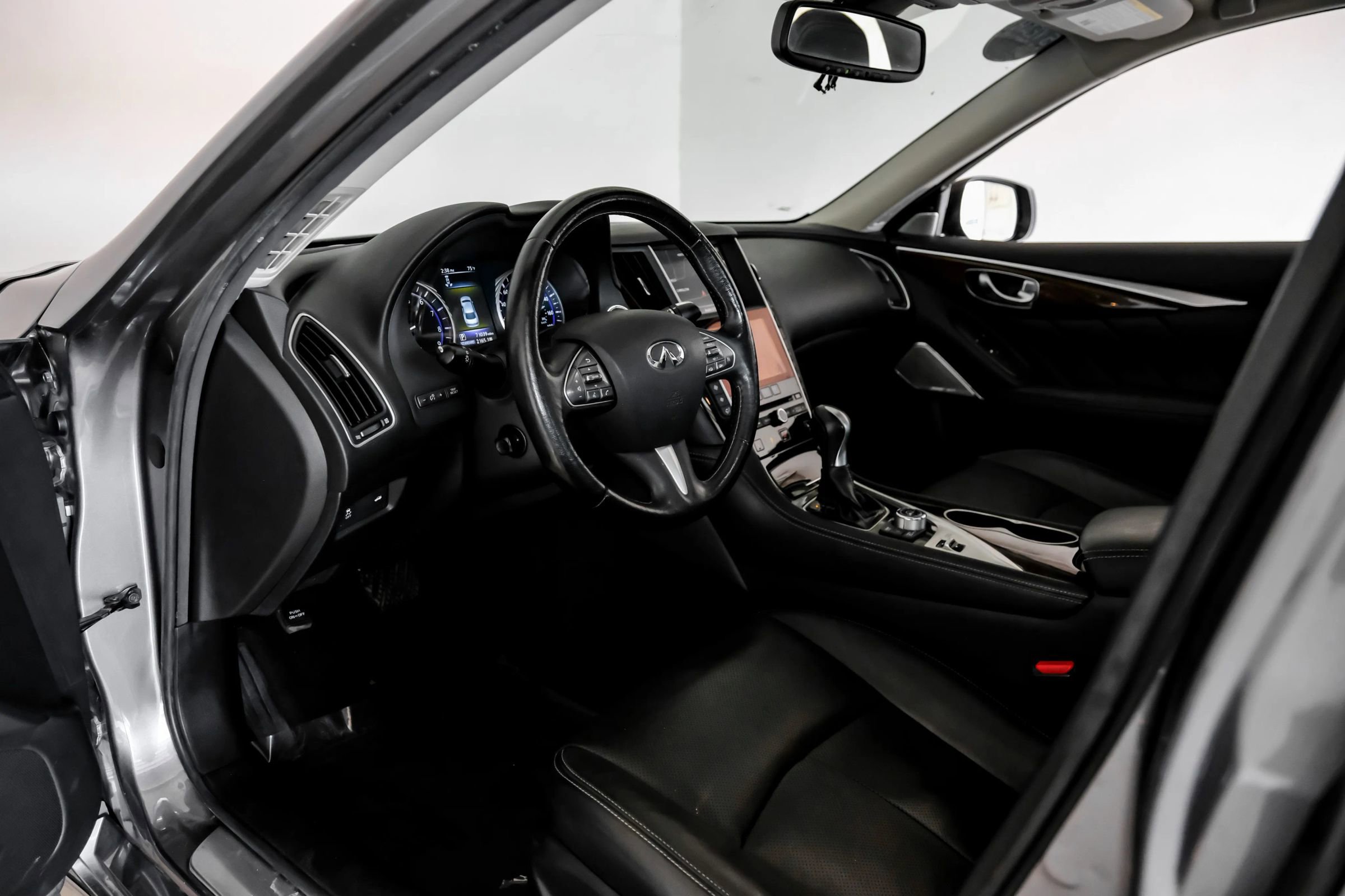 Used 2017 INFINITI Q50 3.0t Premium w/ Driver Assistance Package image 2