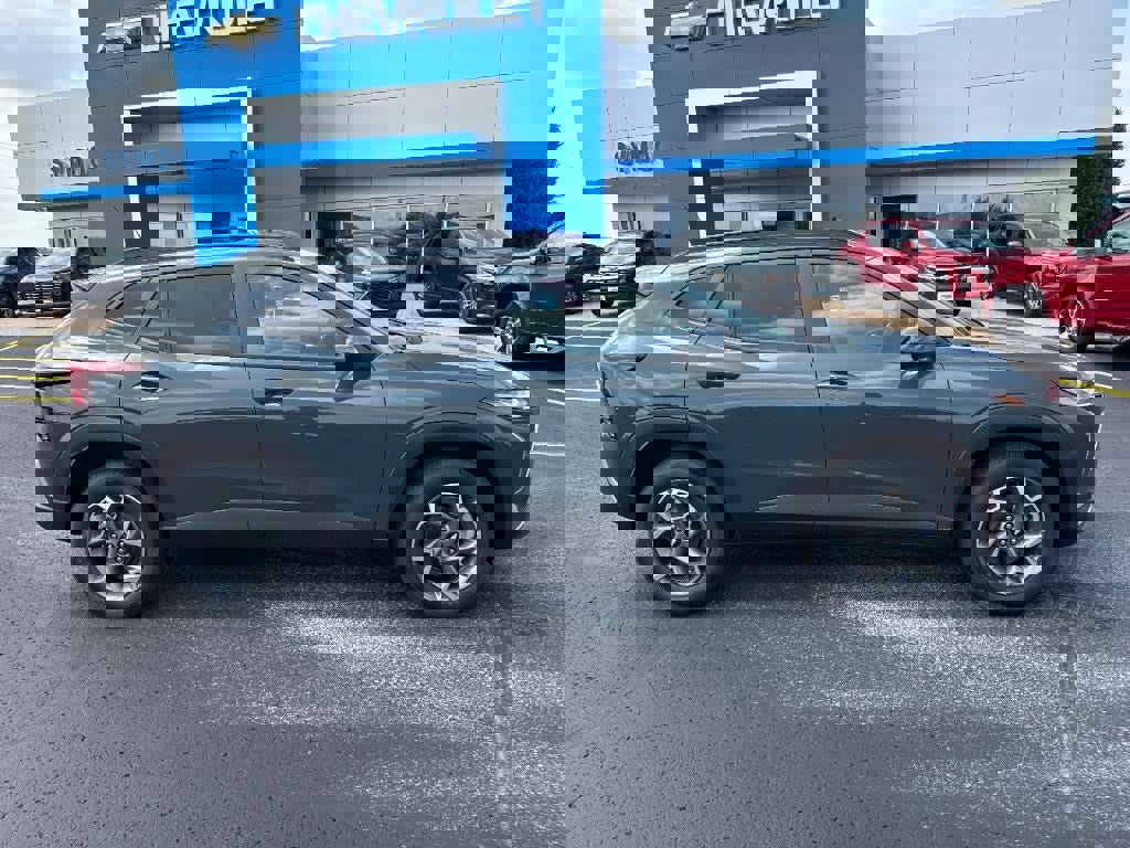 New 2025 Chevrolet Trax LT w/ LT Convenience Package image 2