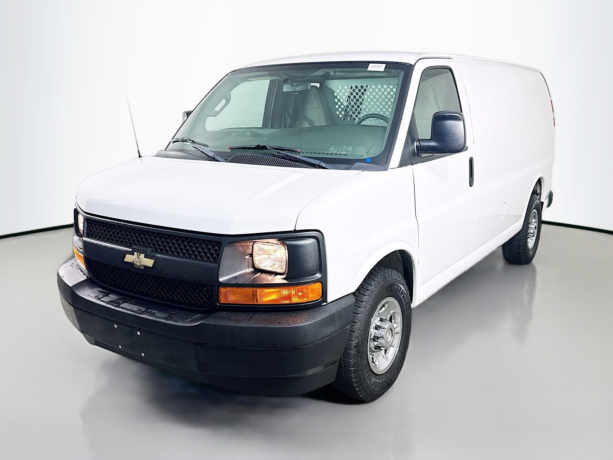 Used 2017 Chevrolet Express 2500 image 4