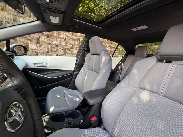 Used 2025 Toyota Corolla SE w/ SE Premium Package FWD image 31