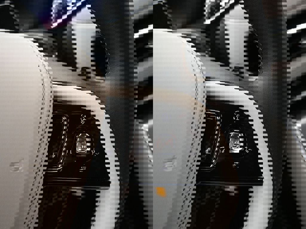 New 2026 Lincoln Aviator AWD w/ Jet Appearance Package image 18