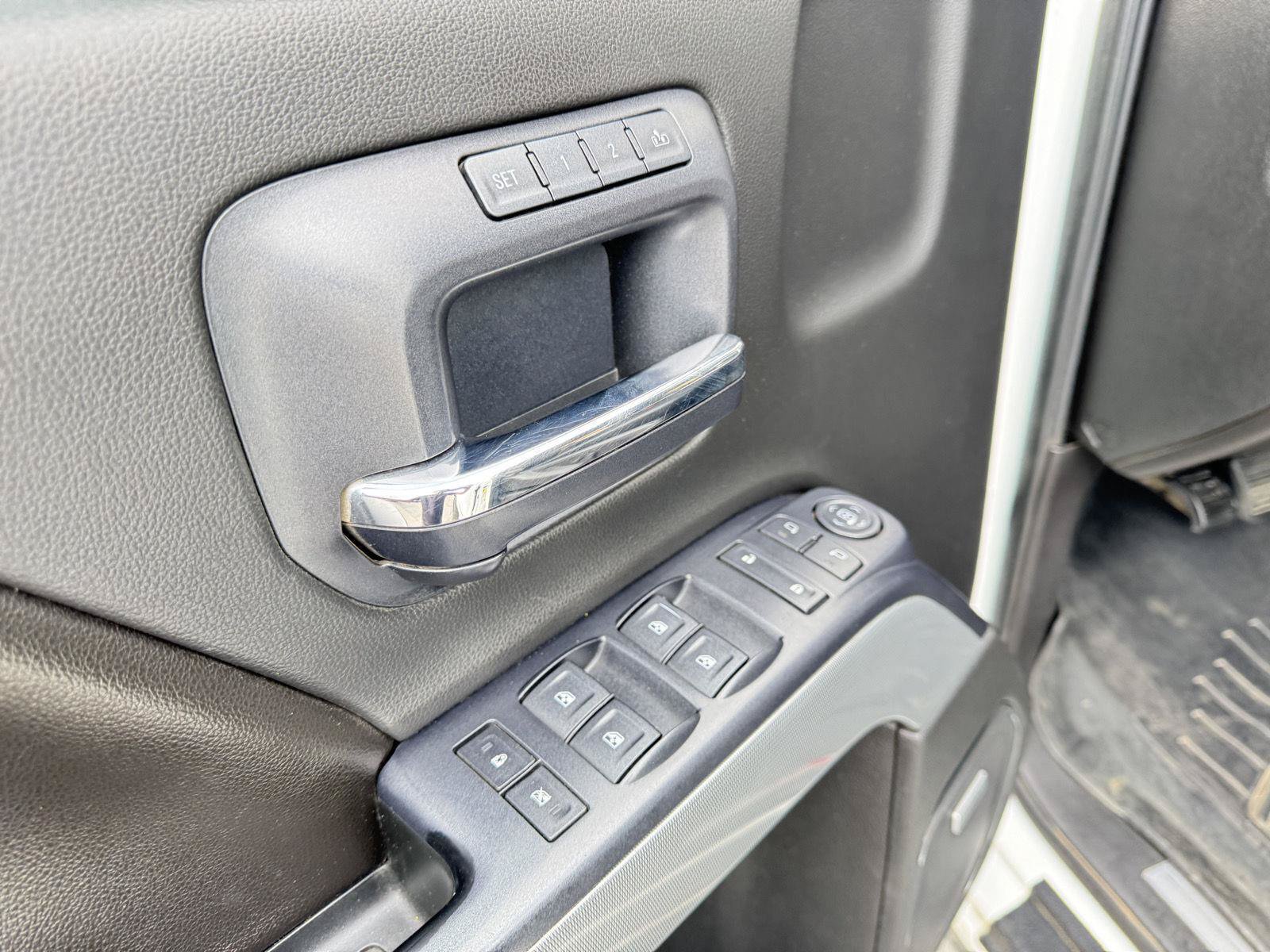 Used 2015 Chevrolet Silverado 2500 LTZ AWD/4WD image 13