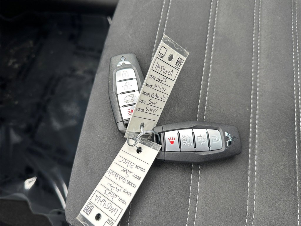 Used 2023 Mitsubishi Outlander SE image 32