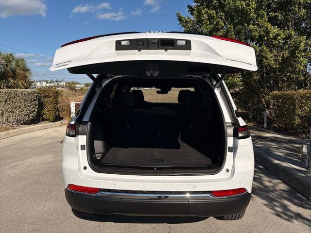 Certified 2025 Jeep Grand Cherokee Limited image 37