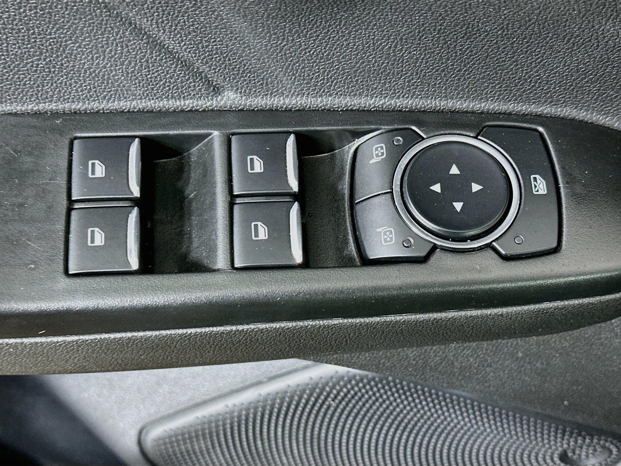 Used 2025 Ford Escape Platinum AWD/4WD image 15