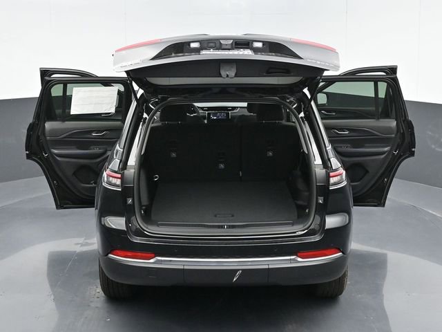 Used 2024 Jeep Grand Cherokee Laredo X image 52