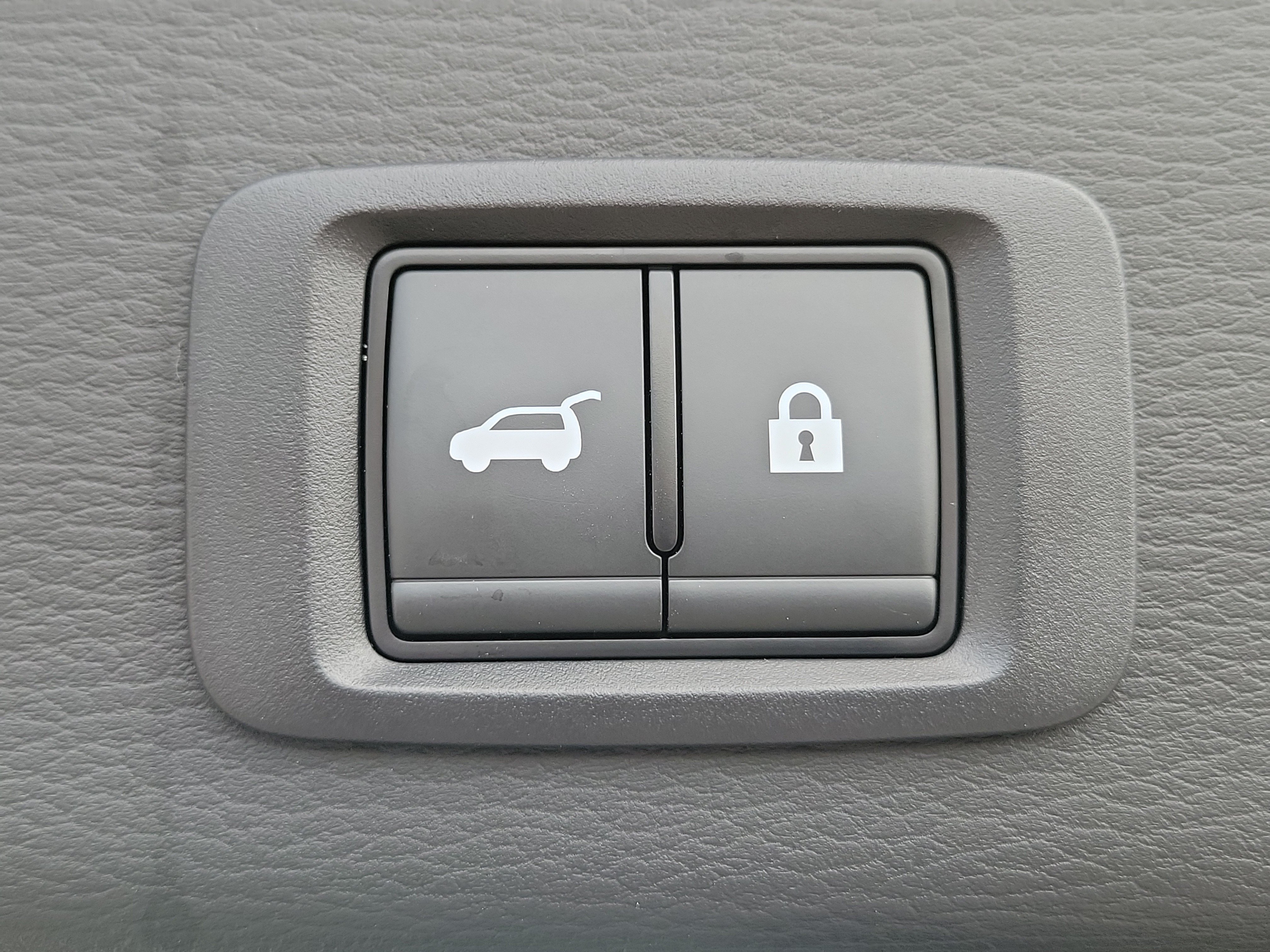 Used 2025 Mitsubishi Outlander SE FWD image 17
