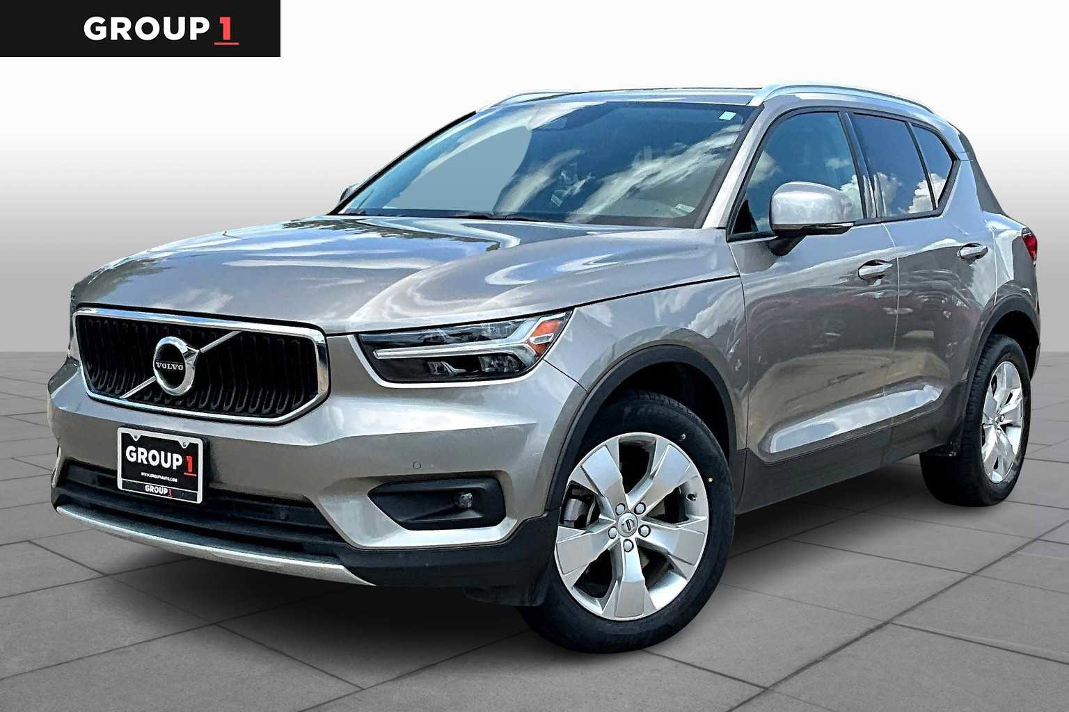 Used 2022 Volvo XC40 T5 Momentum