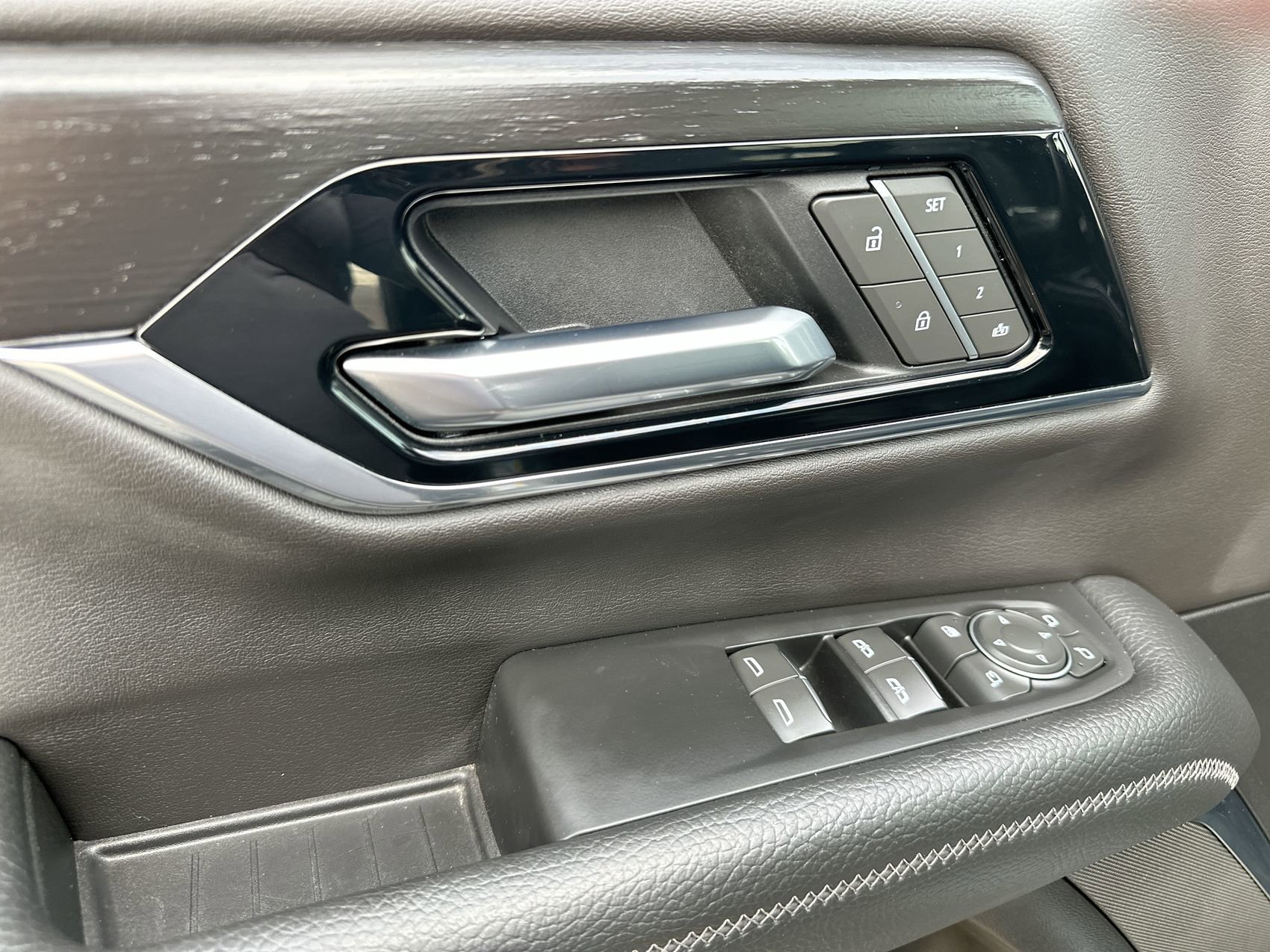 Certified 2025 GMC Yukon Denali AWD/4WD image 13