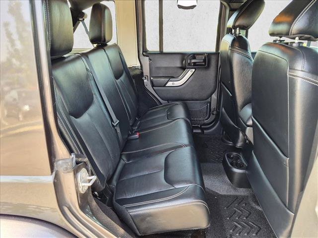 Used 2016 Jeep Wrangler Unlimited Sahara w/ Connectivity Group AWD/4WD image 18