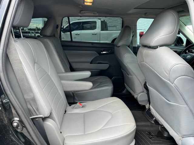 Used 2021 Toyota Highlander XLE FWD image 10