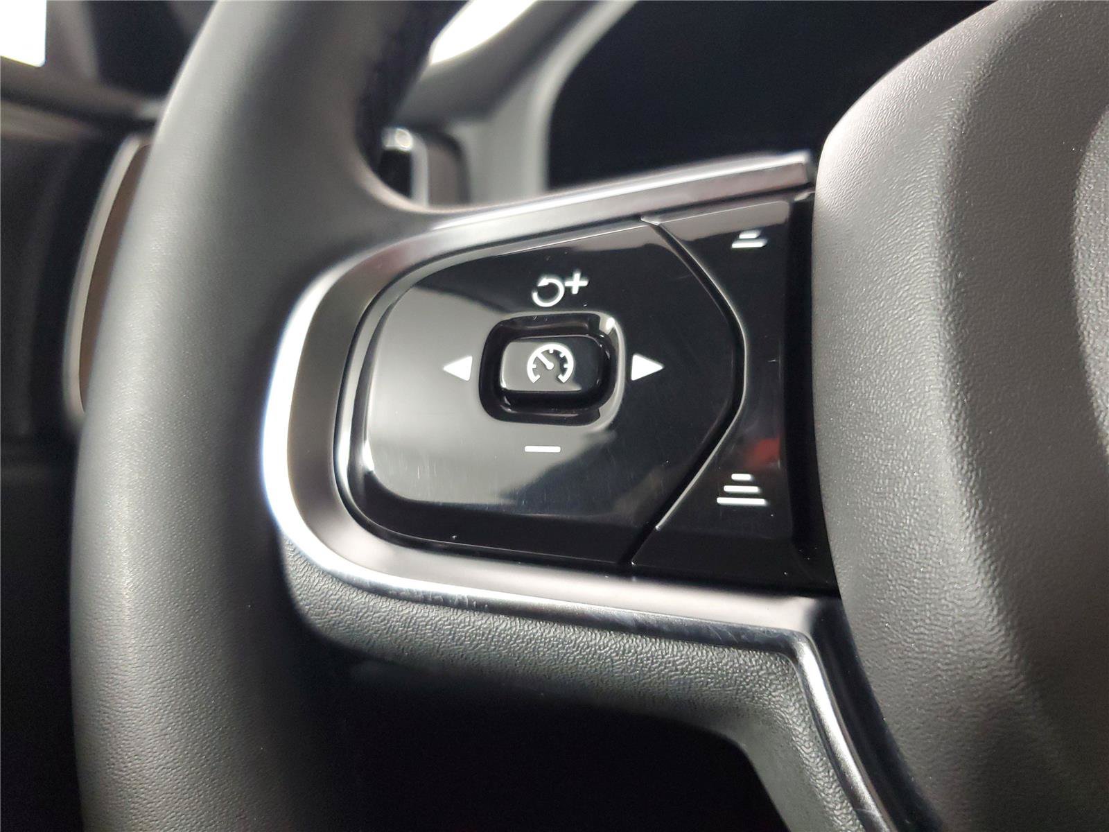 Certified 2023 Volvo XC60 B5 Plus w/ Climate Package FWD image 22