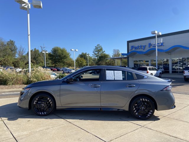 Used 2026 Nissan Sentra SR w/ Floor Mat Package FWD image 8