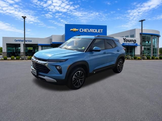 Used 2025 Chevrolet TrailBlazer LT AWD/4WD image 3