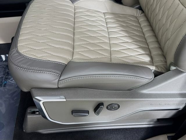 New 2026 Ford F450 Platinum w/ Platinum Plus Package image 20