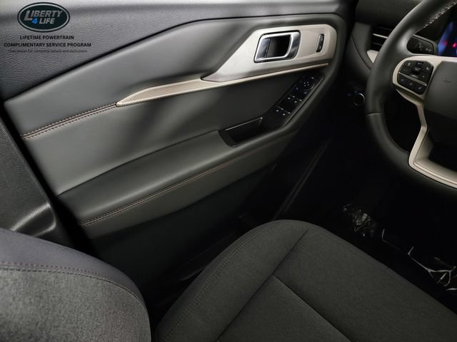 Used 2026 Ford Explorer Active AWD/4WD image 34