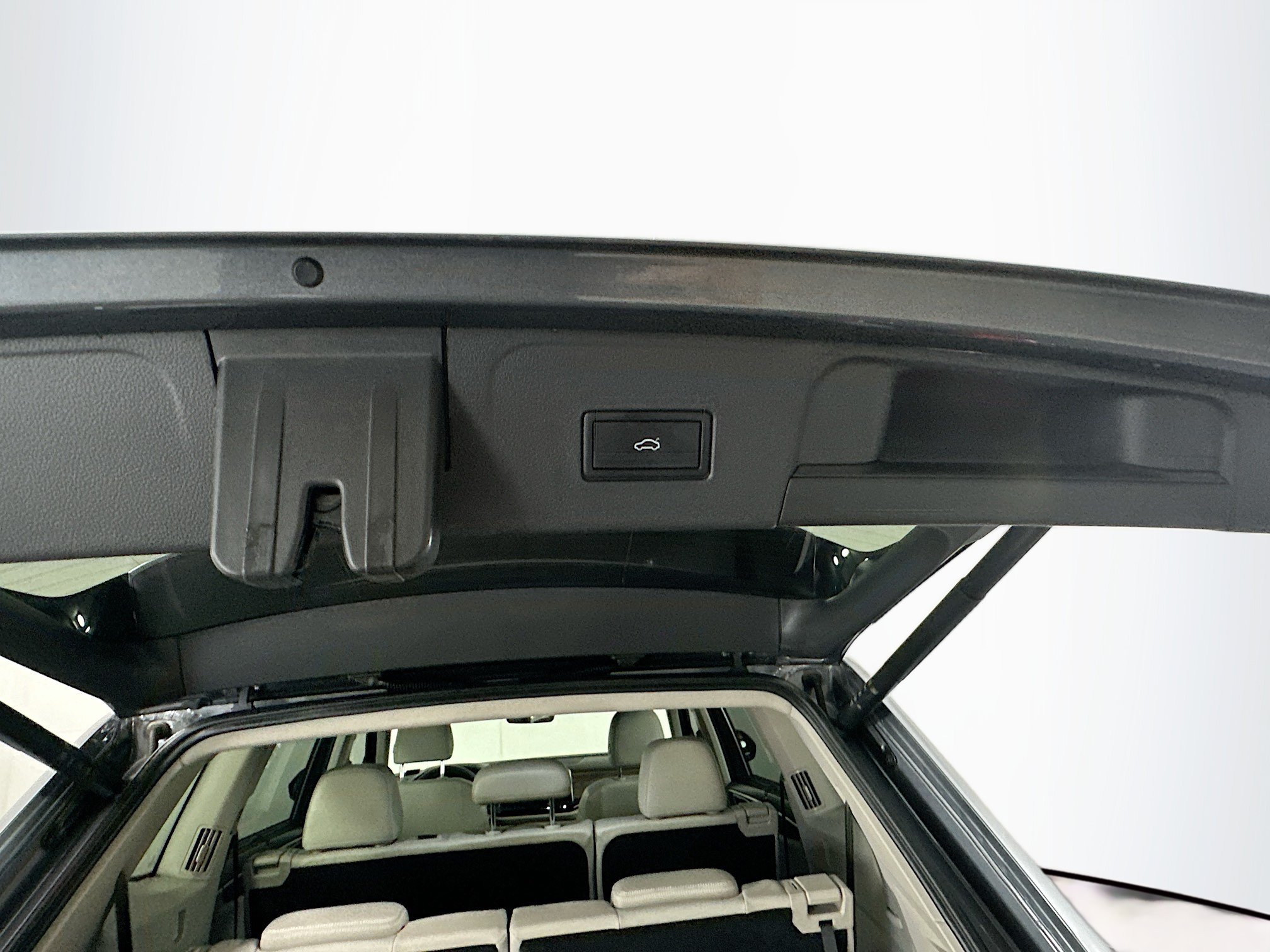 Used 2024 Volkswagen Atlas SE w/ Panoramic Sunroof Package FWD image 32