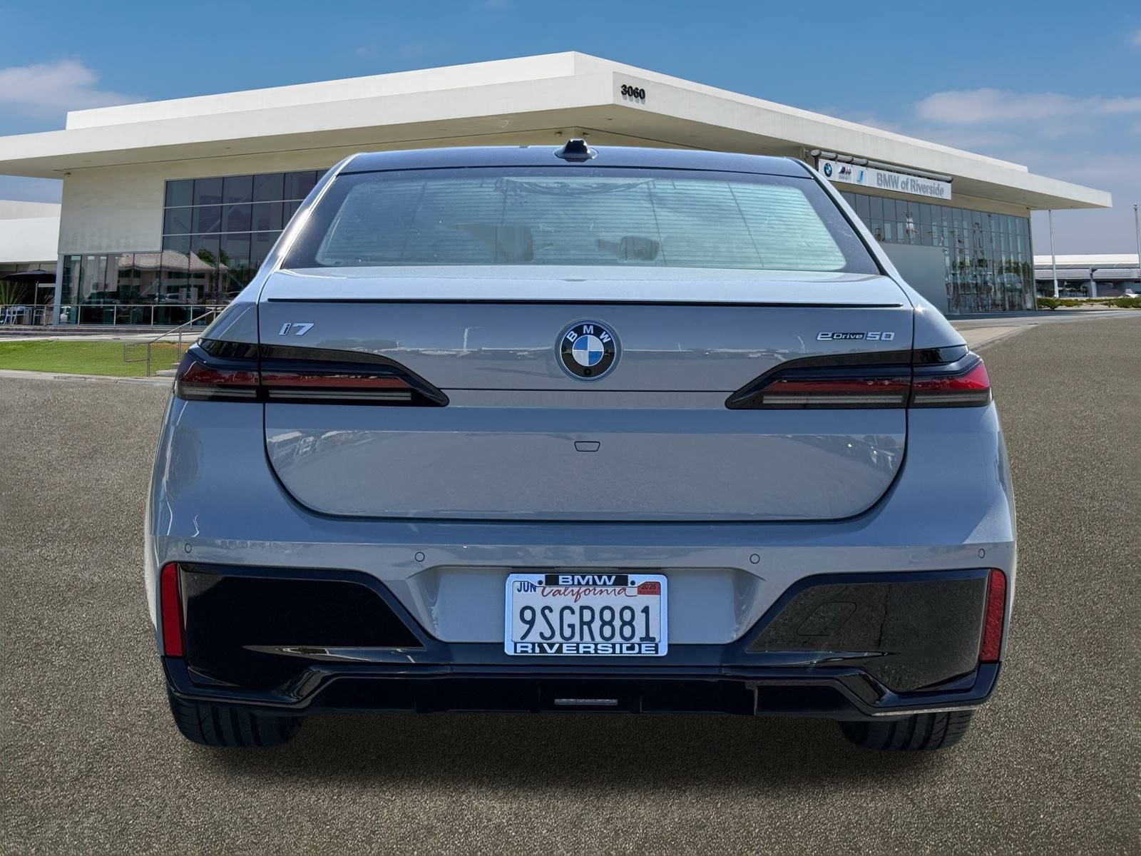 Used 2025 BMW i7 eDrive50 w/ M Sport Package image 9