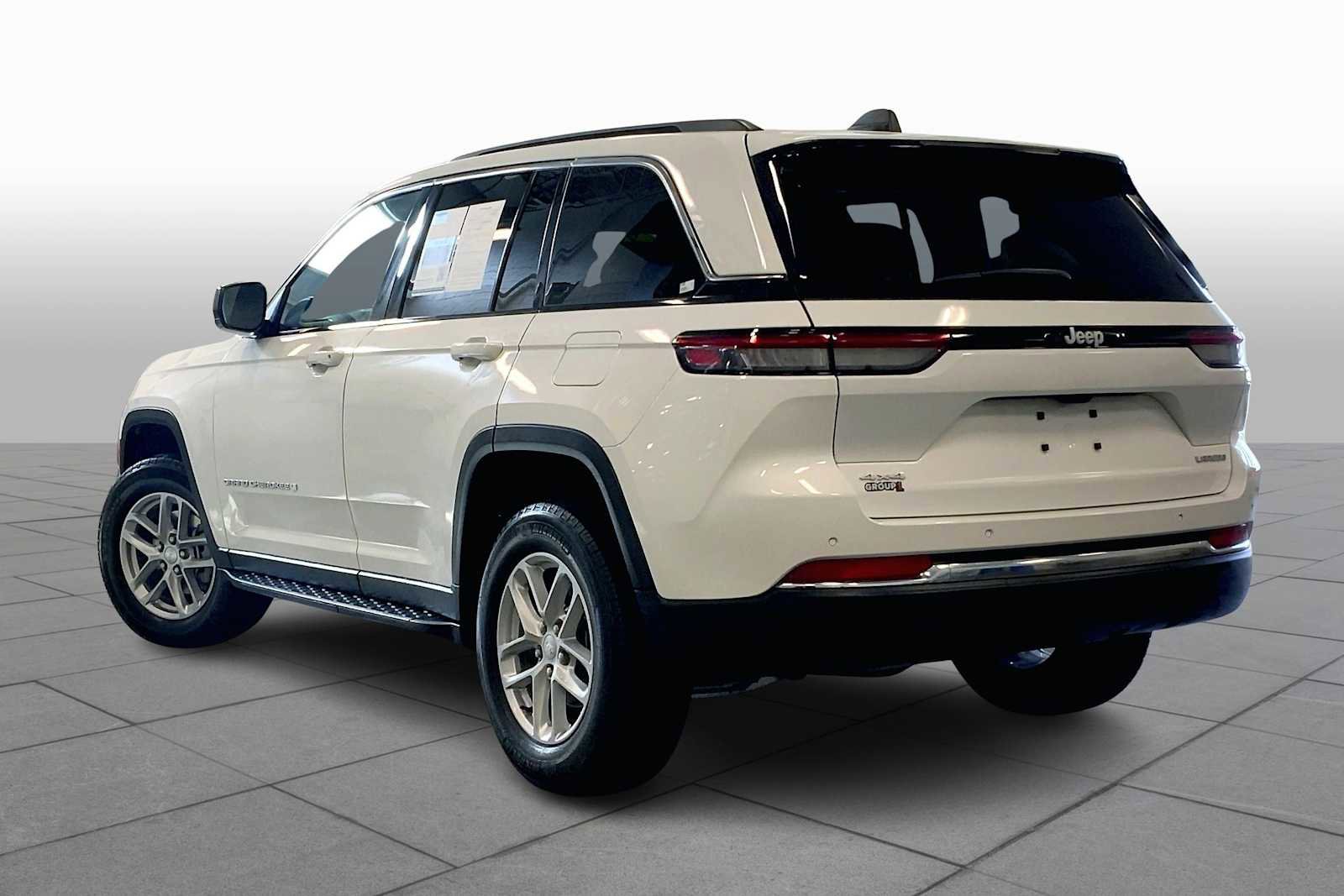 Used 2024 Jeep Grand Cherokee Laredo X w/ Trailer Tow Package image 12