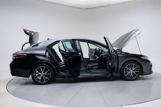Used 2023 Toyota Camry SE image 11