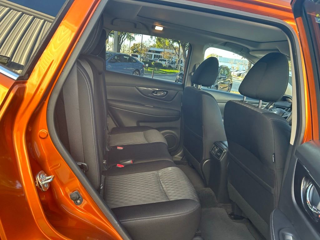 Used 2020 Nissan Rogue SV w/ Sun & Sound Touring Package image 38