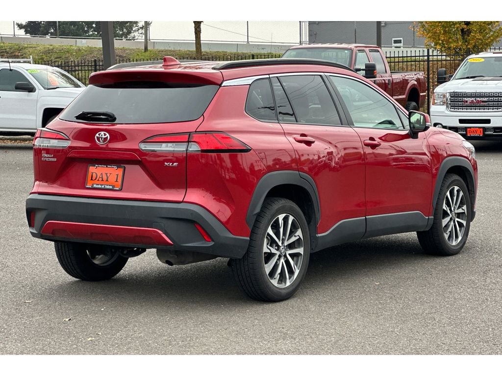 Used 2023 Toyota Corolla Cross XLE image 5