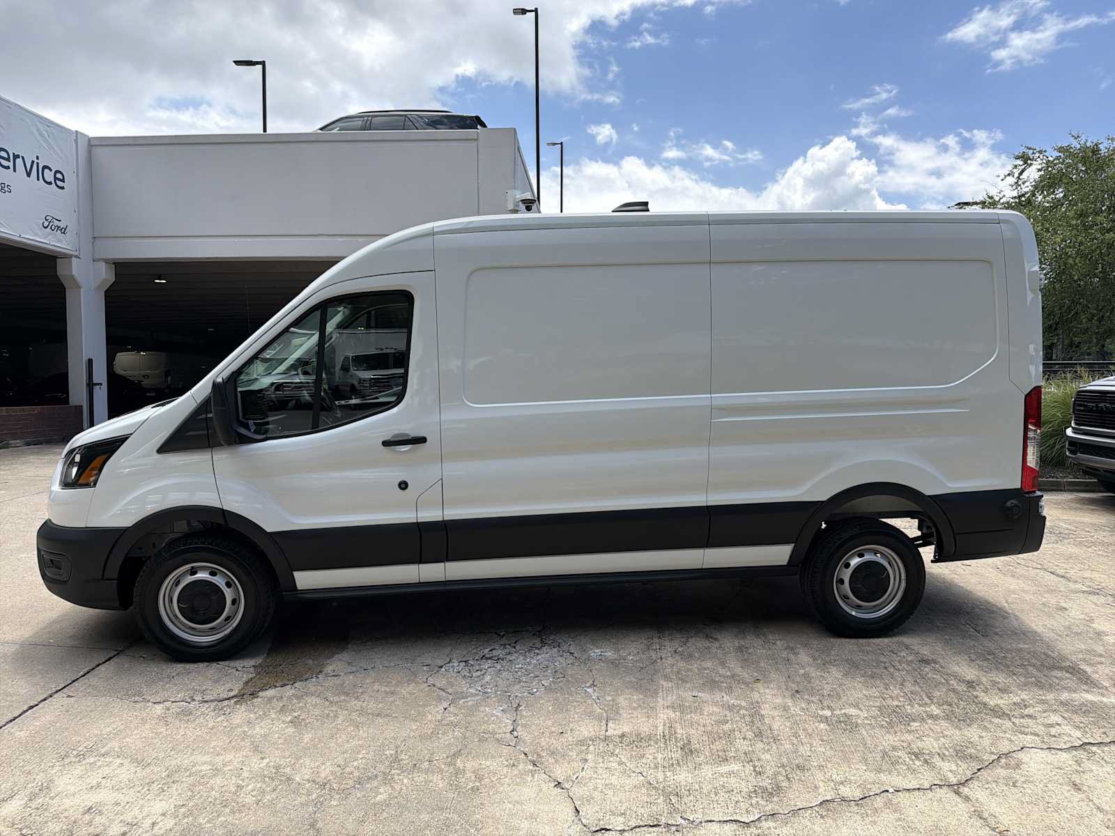 New 2026 Ford Transit 250 148 Medium Roof w/ Load Area Protection Package RWD image 4