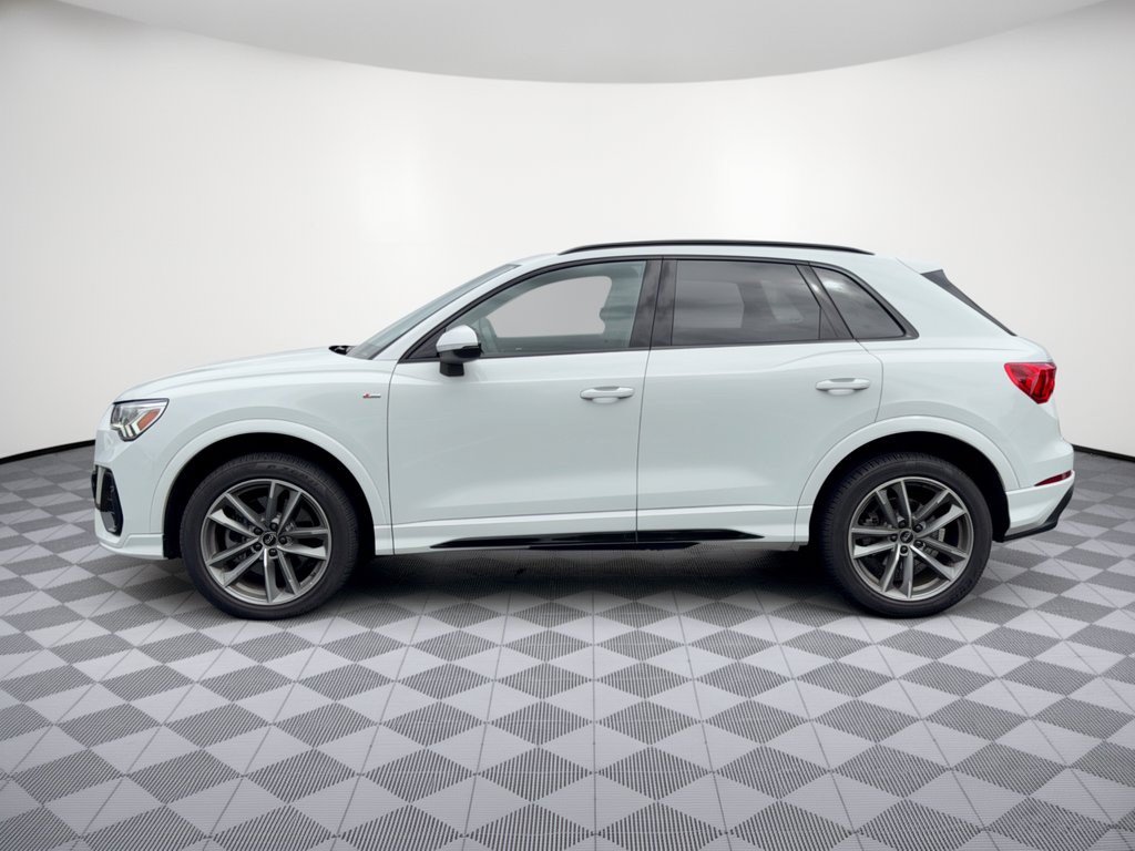 Used 2025 Audi Q3 2.0T Premium w/ Convenience Package AWD/4WD image 2