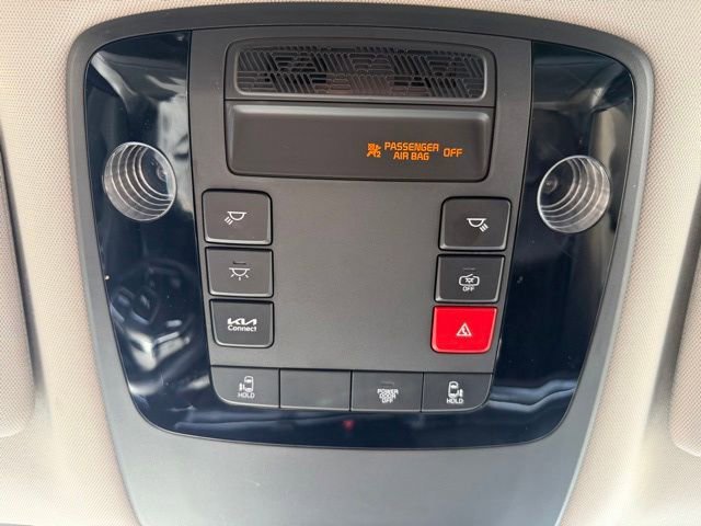 Used 2025 Kia Carnival image 30