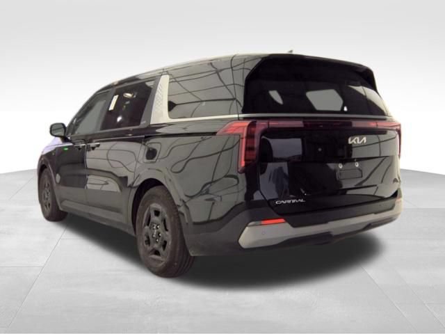 Used 2025 Kia Carnival FWD image 4