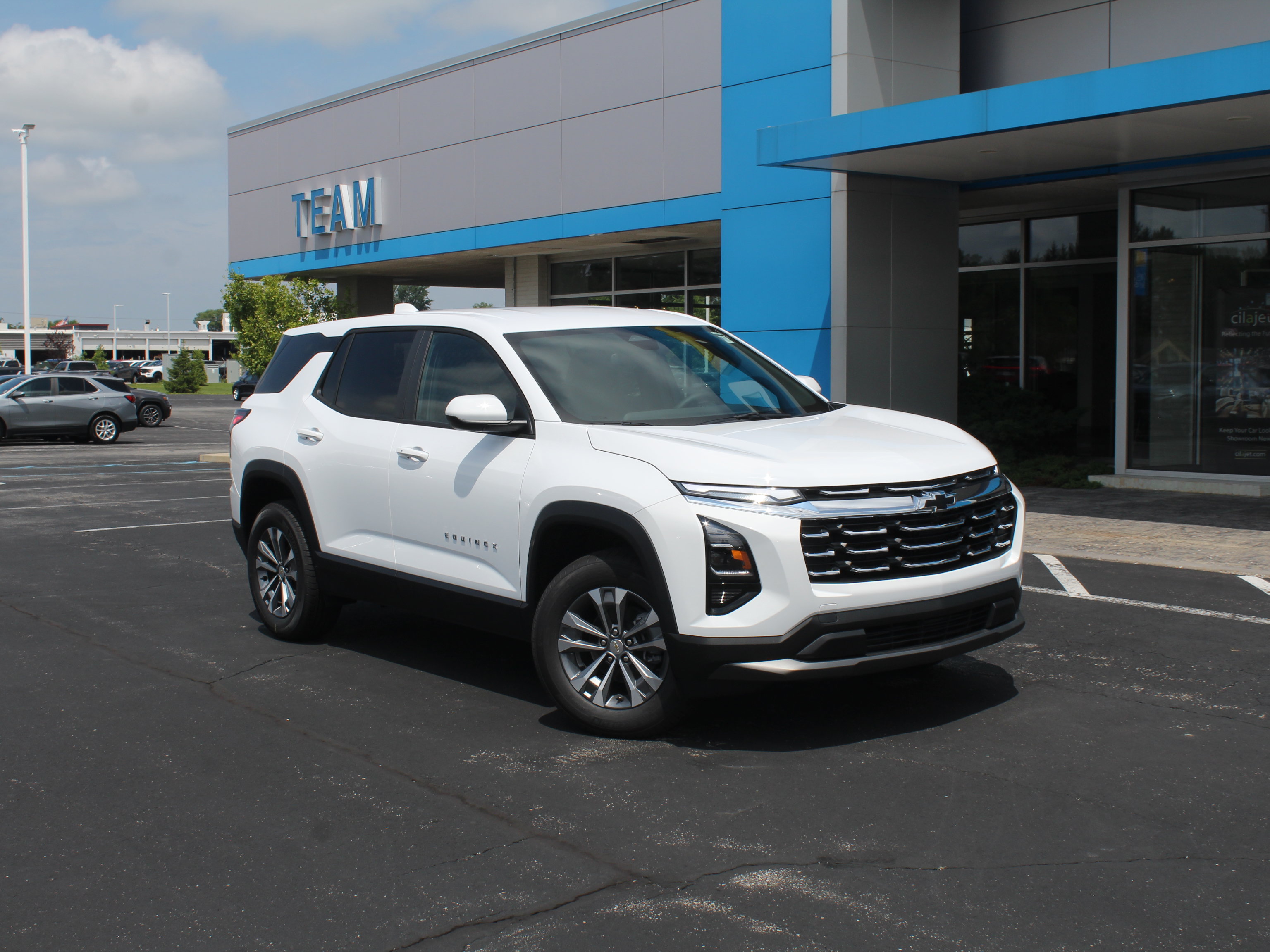 New 2027 Chevrolet Equinox LT AWD/4WD image 2