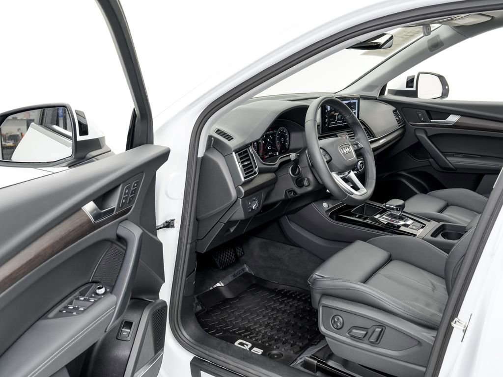 Certified 2025 Audi Q5 2.0T Premium Plus w/ Premium Plus Package image 7