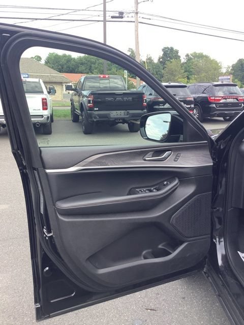 Certified 2023 Jeep Grand Cherokee Limited AWD/4WD image 23