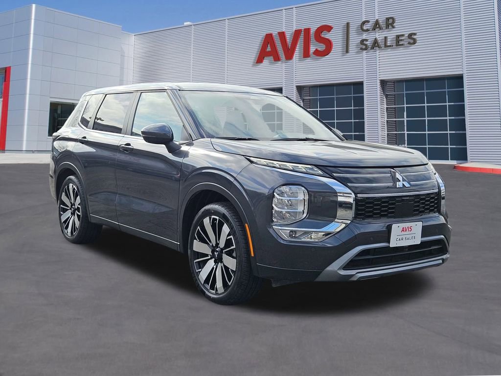 Used 2025 Mitsubishi Outlander SE image 9
