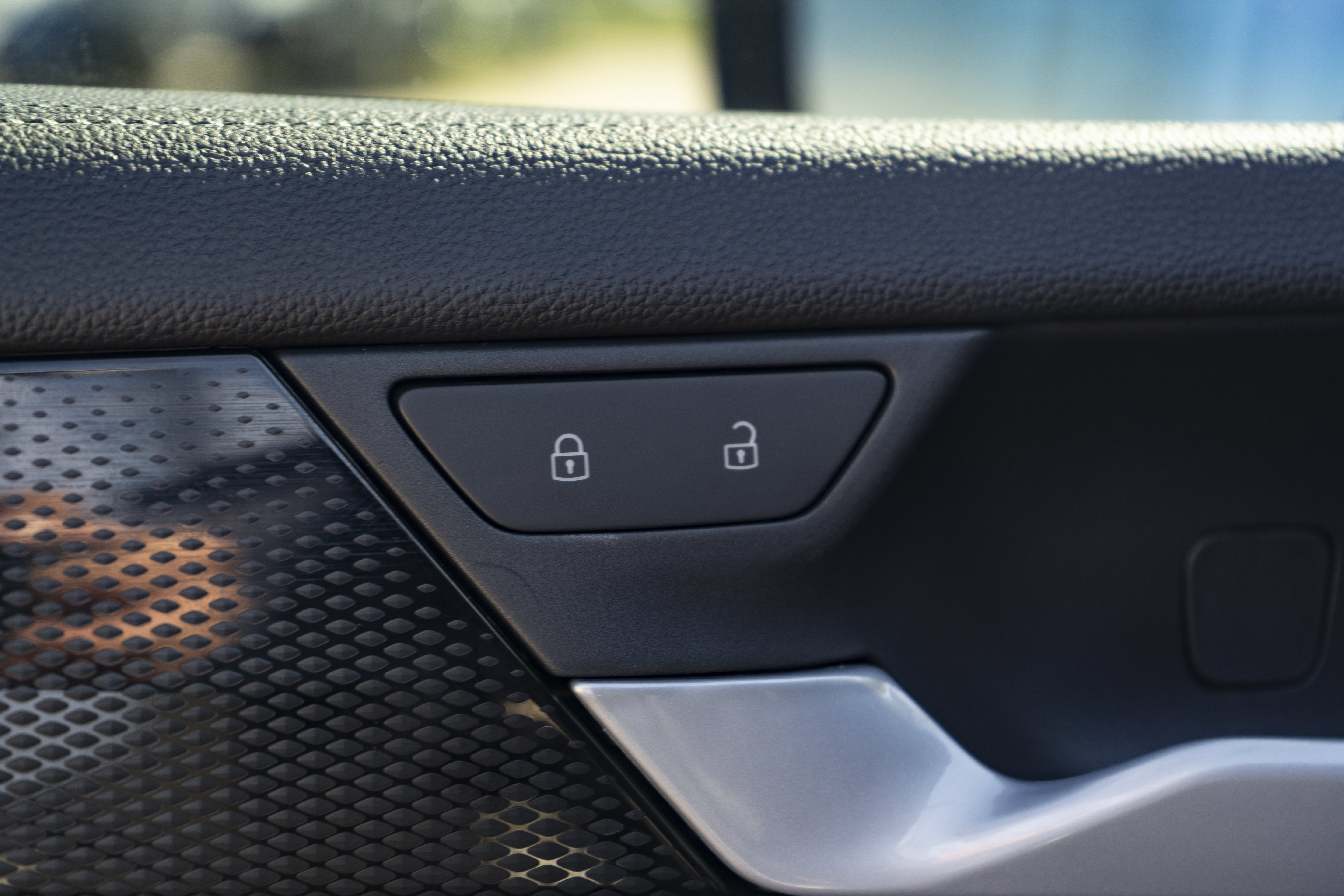 Certified 2026 Volkswagen Tiguan SE R-Line FWD image 32