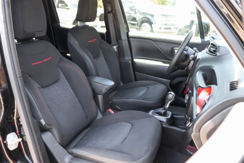 Used 2023 Jeep Renegade Trailhawk AWD/4WD image 32