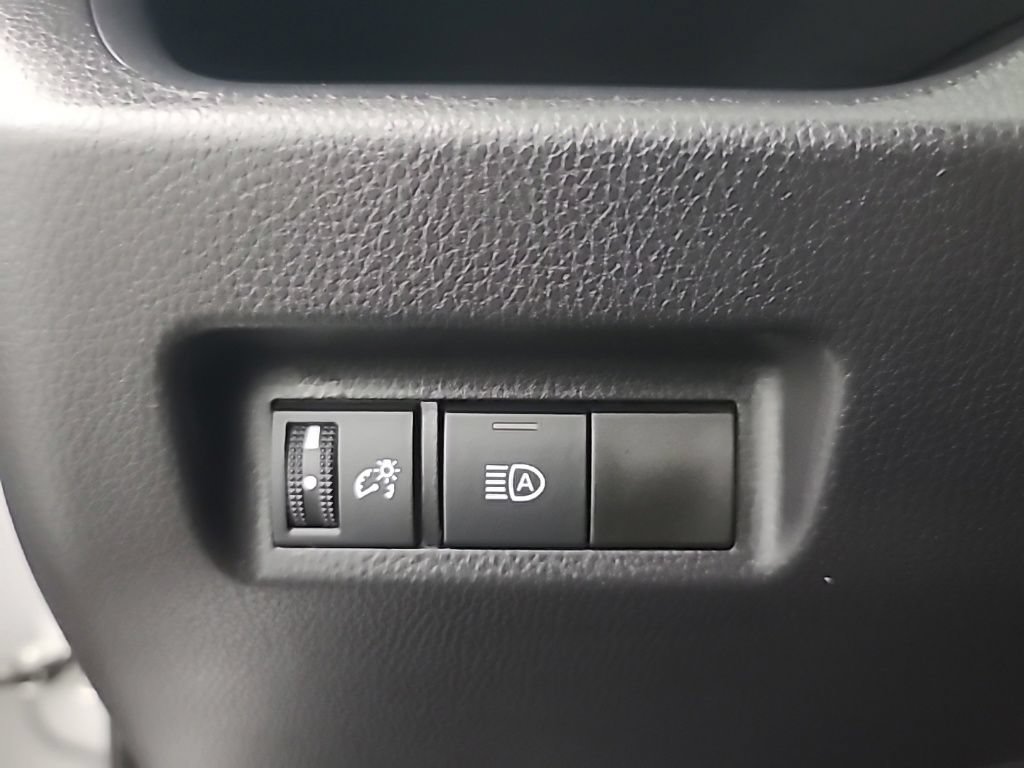 Used 2025 Toyota RAV4 XLE AWD/4WD image 27