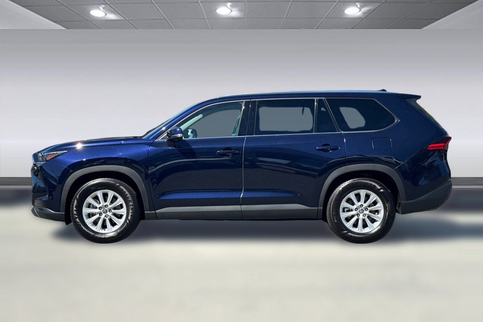 Used 2025 Toyota Grand Highlander FWD image 2
