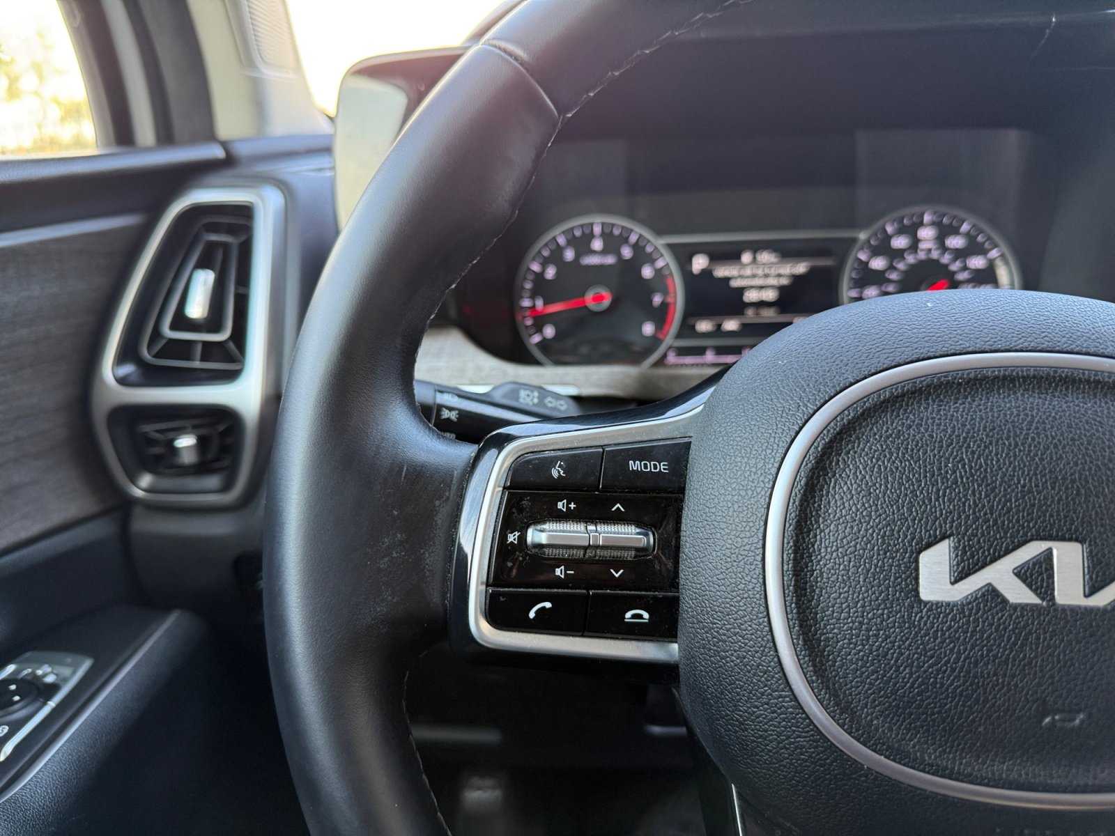 Used 2022 Kia Sorento S w/ Panoramic Sunroof Package image 19