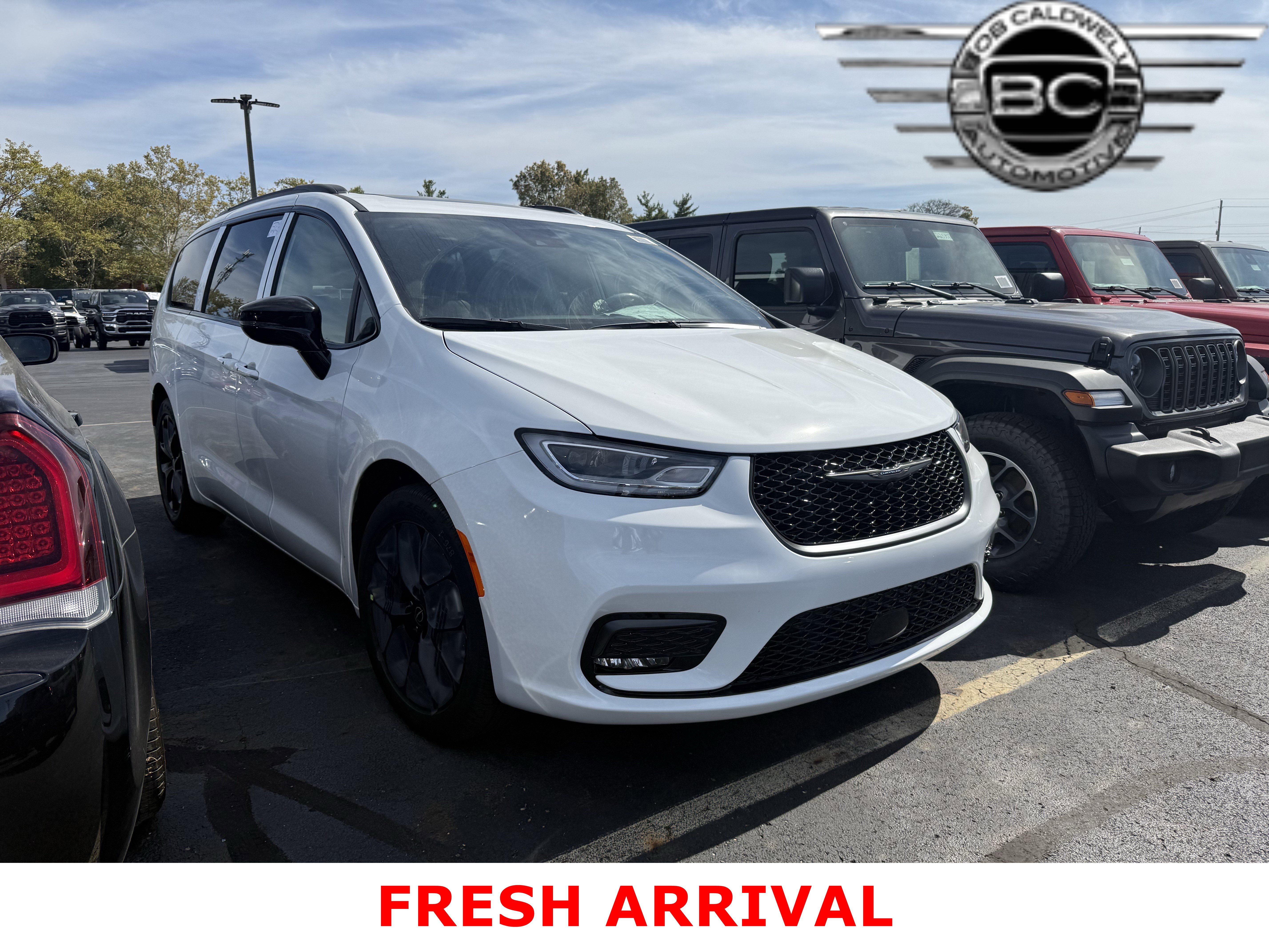 New 2026 Chrysler Pacifica Limited video 1