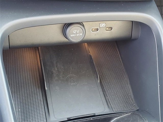 Certified 2025 Volvo XC40 B5 Core w/ Protection Package Premier image 27