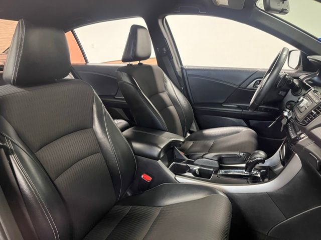 Used 2017 Honda Accord Sport image 10