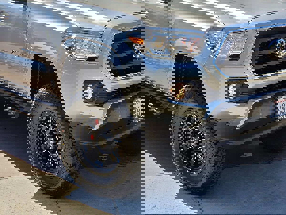 Used 2020 Toyota Tacoma SR5 image 5